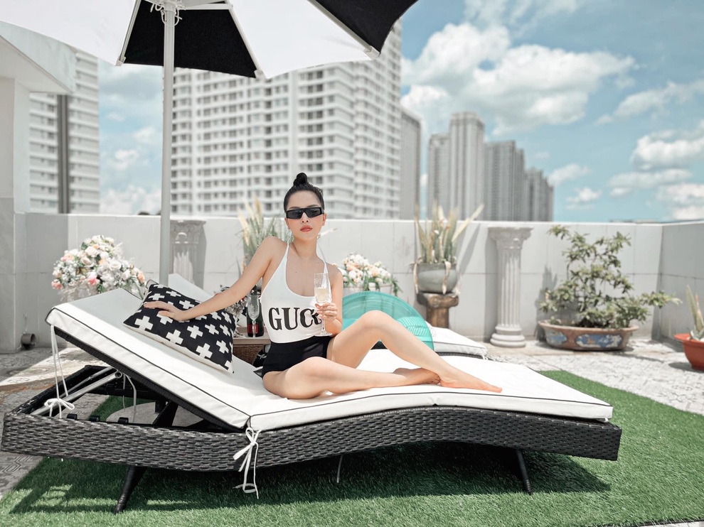 Ở nhà chống dịch, nhiều hot girl thi nhau biến nhà thành studio khoe dáng - 5 Ở nhà chống dịch, nhiều hot girl thi nhau biến nhà thành studio khoe dáng - 5
