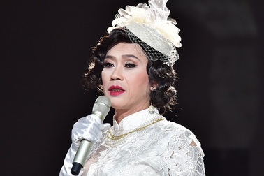 Hoài Linh "phá lệ" giả gái khoác áo cô dâu làm “vợ” Quang Hà