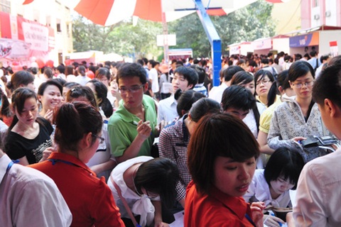 Bằng cử nhân bị… xếp xó, vì đâu?