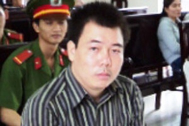 Đang thụ án, được thăng chức phó phòng tín dụng 