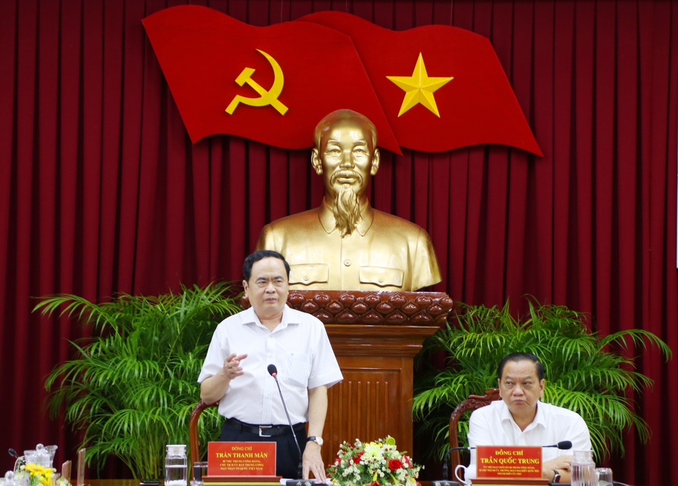 “Nhân sự cấp ủy khóa mới phải là những người tài đức song toàn” - 2 “Nhân sự cấp ủy khóa mới phải là những người tài đức song toàn” - 2