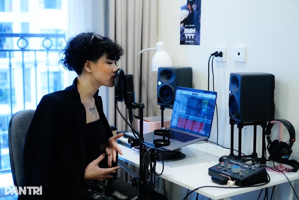 Nữ ca sĩ Gen Z được ví như bông hồng đen, cá tính từ vẻ ngoài đến âm nhạc - 3