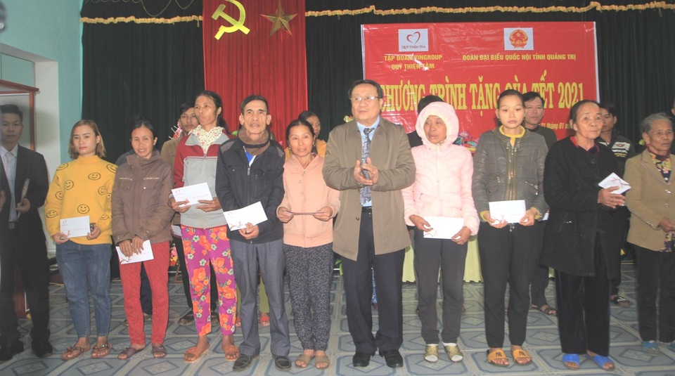 Lãnh đạo tỉnh Quảng Trị tặng quà, chúc Tết đối tượng chính sách, có công - 3 Lãnh đạo tỉnh Quảng Trị tặng quà, chúc Tết đối tượng chính sách, có công - 3