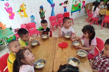 Bất cập trong quản lý nguồn thực phẩm đưa vào trường học