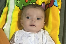 Bé trai 5 tháng tuổi bị bỏ rơi bên đường cùng 2 bình sữa ở Bạc Liêu