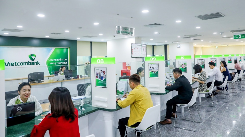 Vietcombank công bố giảm đồng loạt lãi suất tiền vay Giai đoạn 3 cho khách hàng bị ảnh hưởng bởi dịch Covid-19 - 2 Vietcombank công bố giảm đồng loạt lãi suất tiền vay Giai đoạn 3 cho khách hàng bị ảnh hưởng bởi dịch Covid-19 - 2
