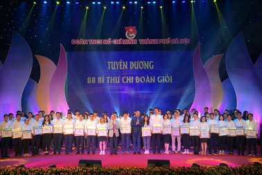 Thành đoàn Hà Nội tuyên dương 352 thanh niên tiên tiến làm theo lời Bác