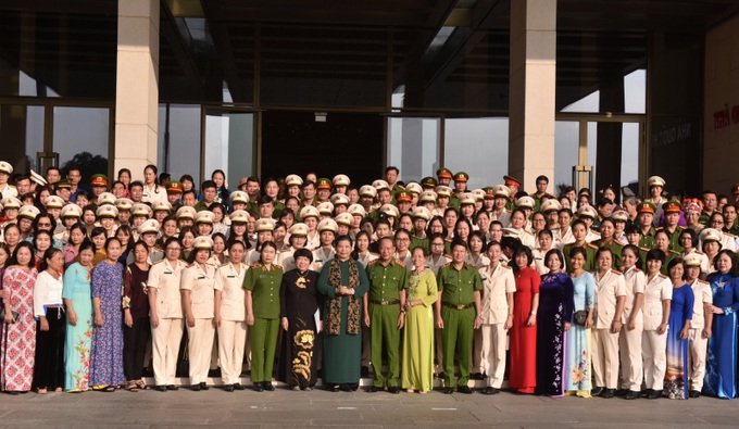 Tuyên dương 208 bông hoa đẹp tiêu biểu trong phòng chống ma túy toàn quốc - Ảnh 5. Tuyên dương 208 bông hoa đẹp tiêu biểu trong phòng chống ma túy toàn quốc - Ảnh 5.