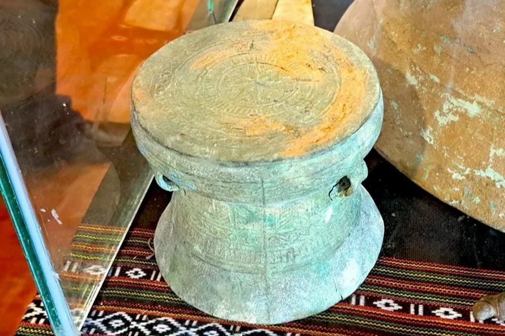 Cán bộ ngân hàng lấy cổ vật khỏi khu trưng bày để thử mức độ an ninh - 2 Cán bộ ngân hàng lấy cổ vật khỏi khu trưng bày để thử mức độ an ninh - 2