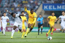 Bóng đá trở lại, bản quyền truyền hình V-League vẫn là con số “không”