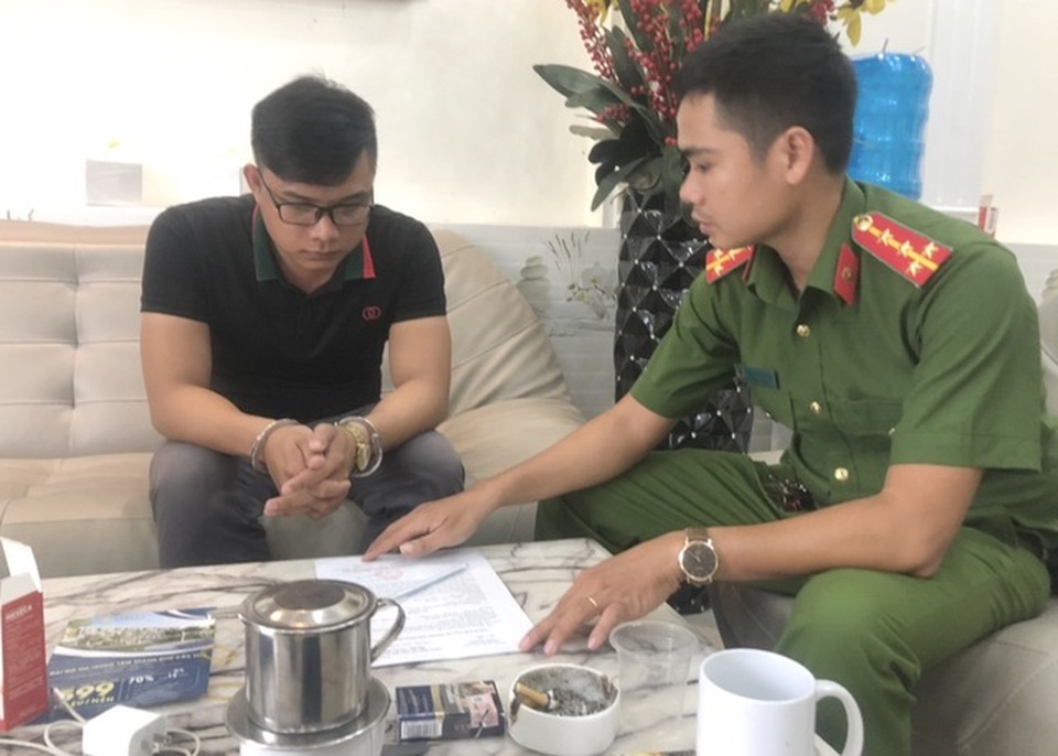 Nữ giám đốc lừa đảo bán khẩu trang, kim cương chiếm đoạt tiền tỷ - 2 Nữ giám đốc lừa đảo bán khẩu trang, kim cương chiếm đoạt tiền tỷ - 2