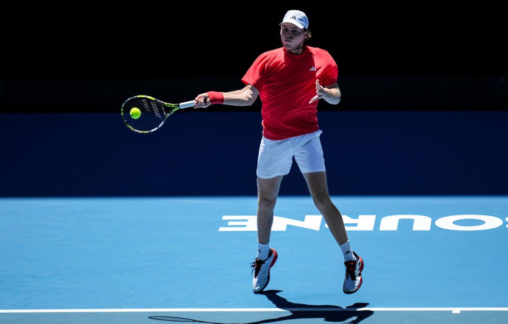 Sinner khởi đầu suôn sẻ, Tsitsipas sớm chia tay Australian Open - 2 Sinner khởi đầu suôn sẻ, Tsitsipas sớm chia tay Australian Open - 2