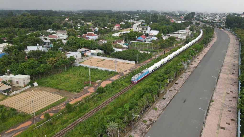 Lần đầu tiên, hơn 300 tấn khí hóa lỏng được chở bằng tàu hỏa từ Nam ra Bắc - 1