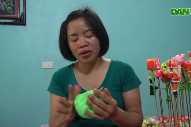 Cặp vợ chồng nhiều năm "bỏ Tết", rong ruổi cùng xe tò he