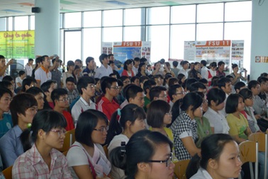 SV hào hứng với Ngày hội hướng nghiệp và tuyển dụng