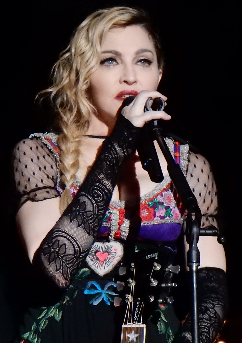 Madonna sẽ làm phim về ngày giông bão nhất trong đời - 3 Madonna sẽ làm phim về ngày giông bão nhất trong đời - 3