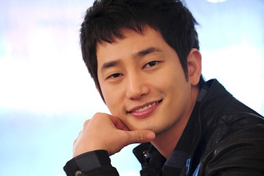 Tài tử xứ Hàn bị tố cưỡng hiếp đồng nghiệp từ chối lệnh triệu tập 