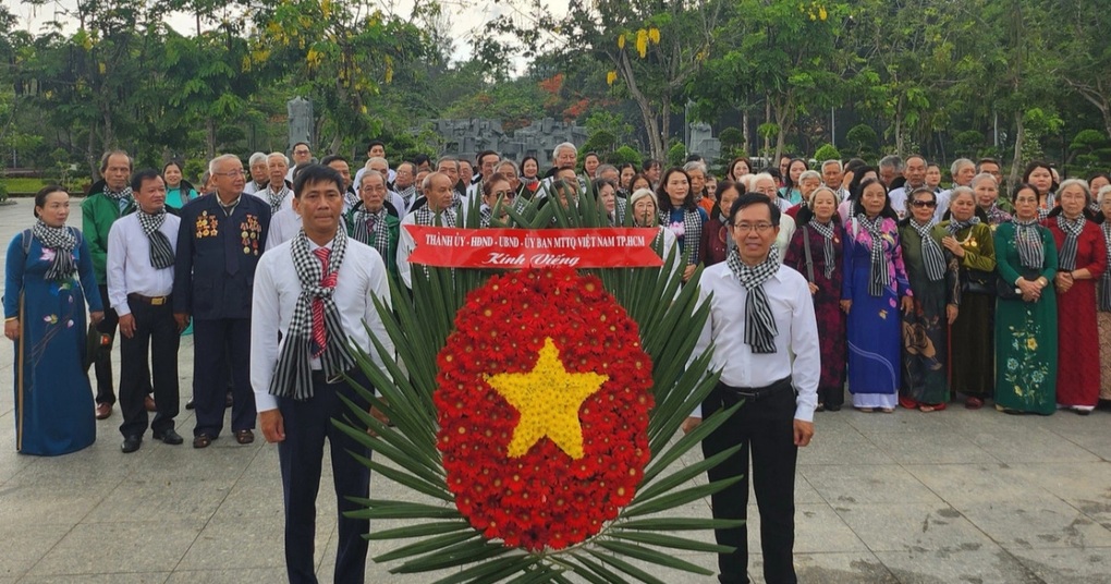 TPHCM chi 149 tỷ đồng tặng quà người có công, gia đình chính sách - 1 TPHCM chi 149 tỷ đồng tặng quà người có công, gia đình chính sách - 1