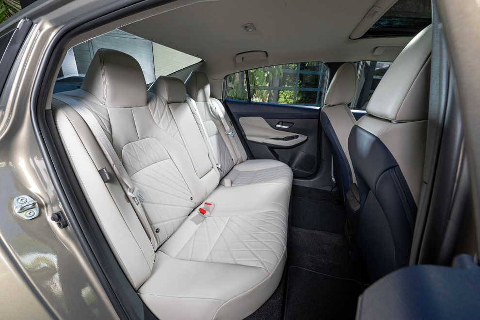 Nissan quyết “vượt khó”, nâng cấp mẫu sedan bán chạy đối đầu Corolla, Civic - 5 Nissan quyết “vượt khó”, nâng cấp mẫu sedan bán chạy đối đầu Corolla, Civic - 5