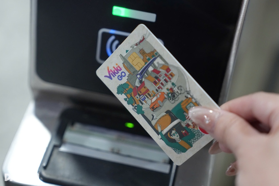 Thoát cảnh xếp hàng mua vé tàu Metro số 1 TPHCM nhờ thanh toán 1 chạm - 5 Thoát cảnh xếp hàng mua vé tàu Metro số 1 TPHCM nhờ thanh toán 1 chạm - 5
