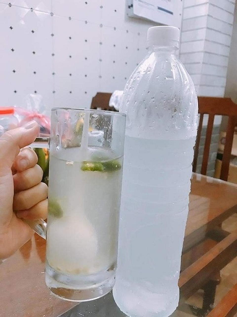 Nước dừa có giá 20.000 đồng/lít, ngày bán 500 chai: Nguồn gốc ở đâu? - 2 Nước dừa có giá 20.000 đồng/lít, ngày bán 500 chai: Nguồn gốc ở đâu? - 2