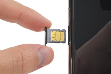 Người dùng iPhone tại Việt Nam đổ xô đi đổi SIM vì lỗi nóng máy trên iOS 14
