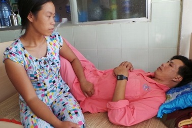 Vợ bán ruộng, bán trâu vẫn chưa cứu được chồng bệnh nặng