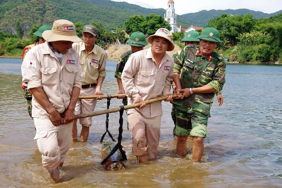 Chuyện nghề về những người đối mặt với tử thần - 7 Chuyện nghề về những người đối mặt với tử thần - 7