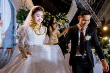 Đám cưới toàn vàng và siêu xe: Yêu nhau 8 năm, từng bị phản đối