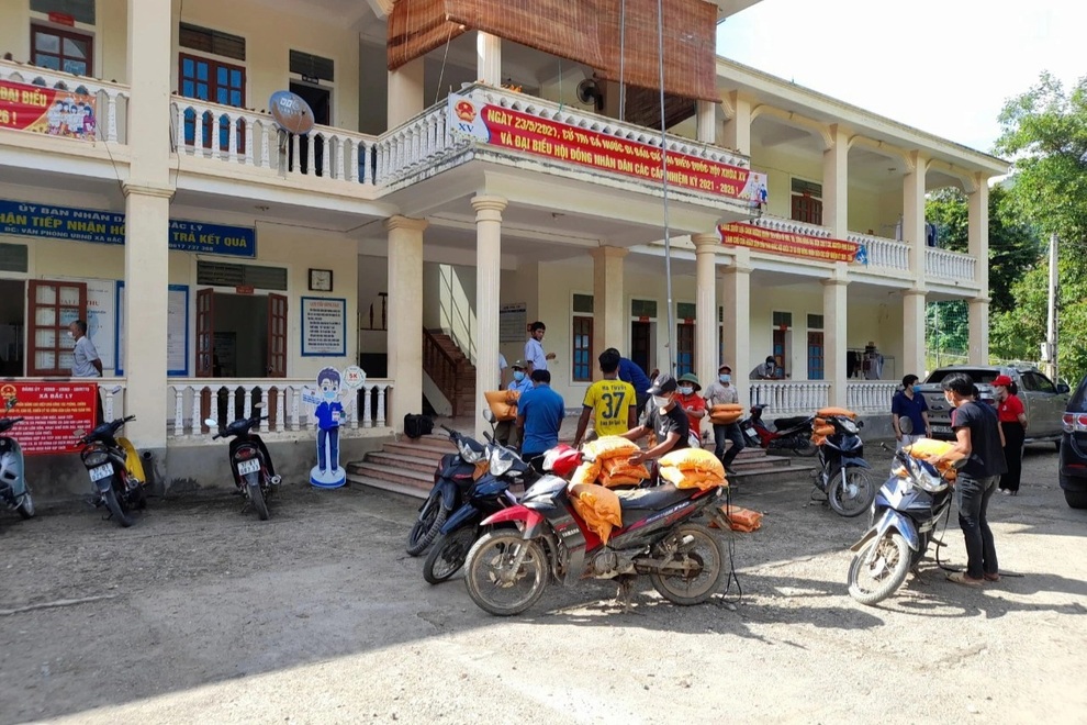 Tiếp tục chương trình Vạn cân gạo giúp công nhân nghèo về quê tránh dịch - 7 Tiếp tục chương trình Vạn cân gạo giúp công nhân nghèo về quê tránh dịch - 7