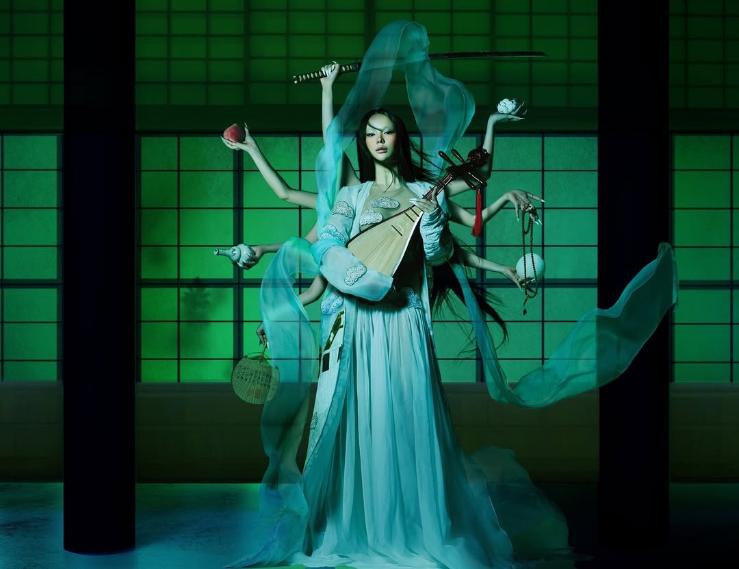 Lim Feng: Người mẫu, kiêm bà chủ hãng thời trang từng được Jennie lựa chọn - 6 Lim Feng: Người mẫu, kiêm bà chủ hãng thời trang từng được Jennie lựa chọn - 6