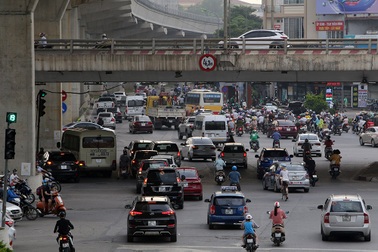 Đường phố Hà Nội đông đúc trở lại sau nghỉ lễ