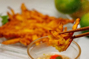 Hà Nội: Nghi bánh khoai có chất màu, hóa chất không nguồn gốc