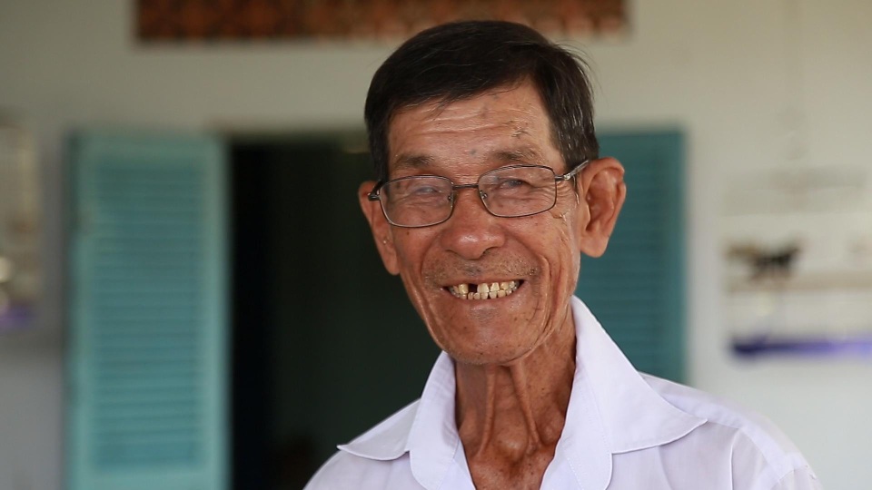 Long An: Thương binh trồng thanh long thu hàng trăm triệu mỗi năm - 2 Long An: Thương binh trồng thanh long thu hàng trăm triệu mỗi năm - 2