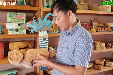 Anh Thuận "củi lũ" chia sẻ về những sản phẩm chế tác từ gỗ mục