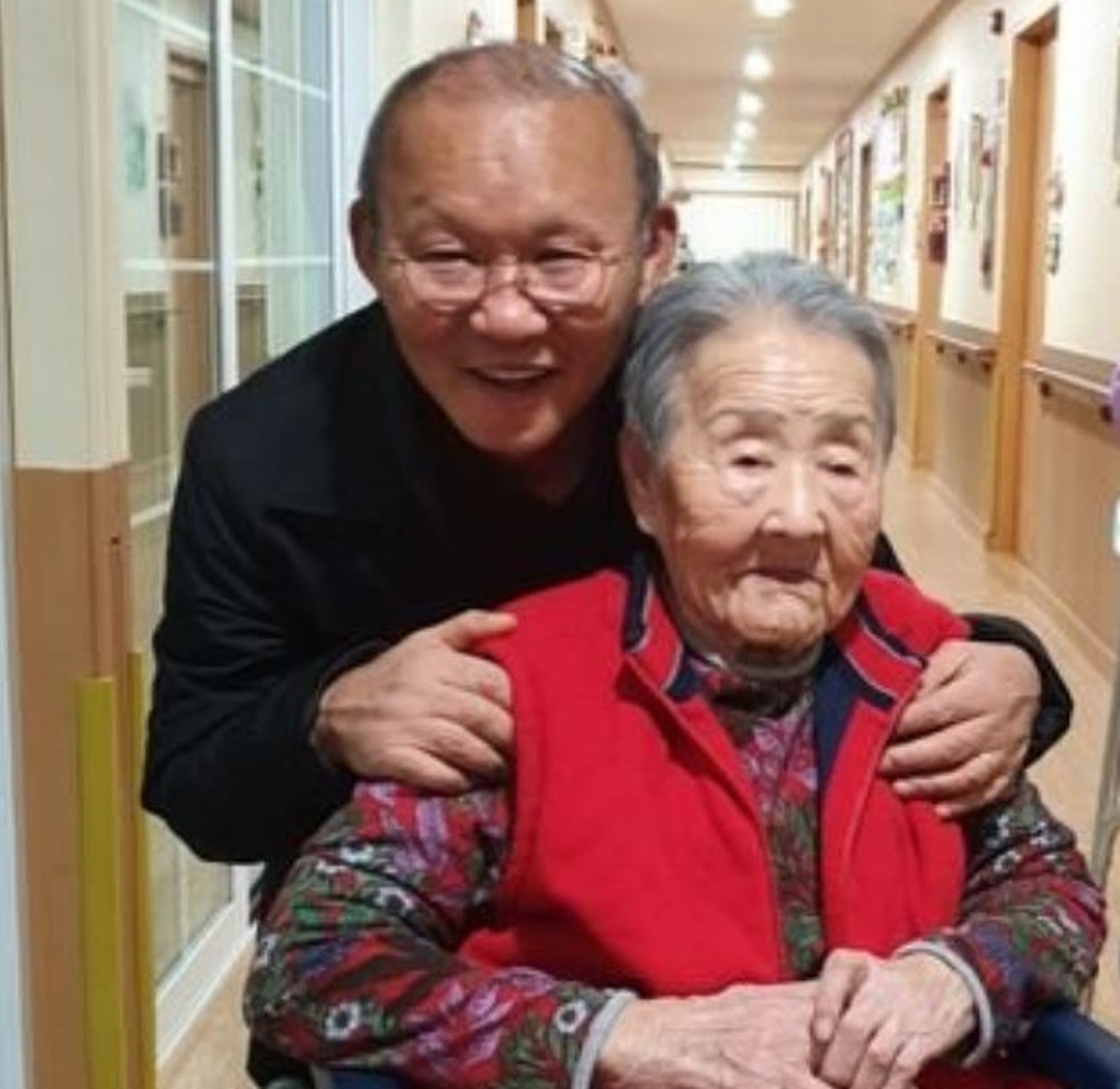 Ông Park Hang Seo kể về người mẹ tần tảo kiếm tiền cho các con ăn học - 1