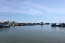 Quảng Ngãi: Cửa biển bồi lấp, ngư dân gặp khó