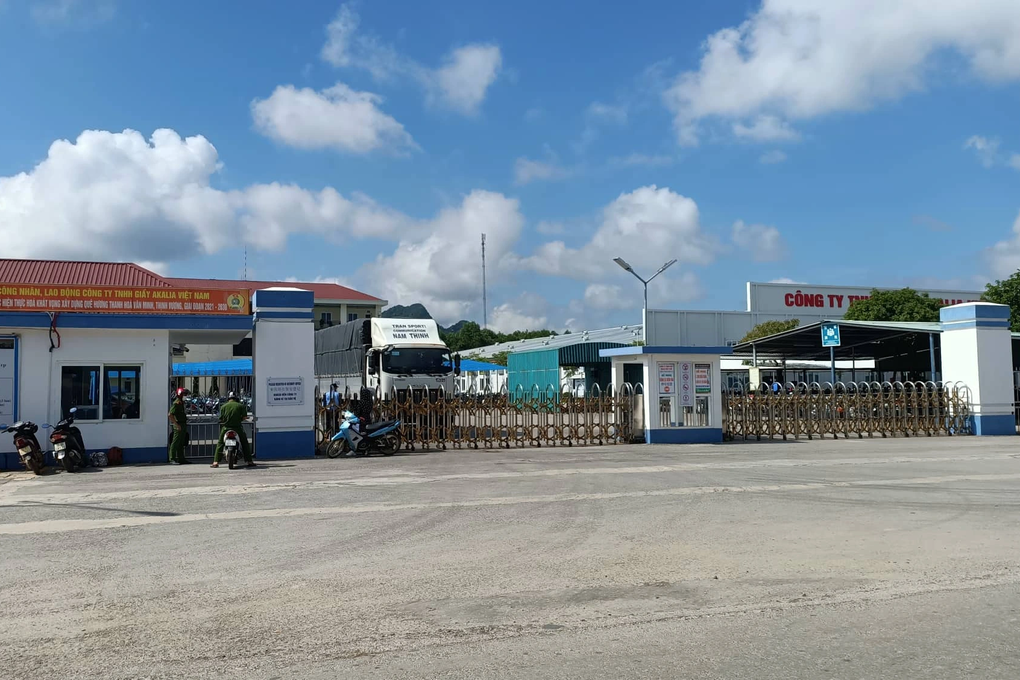 Nữ công nhân bị xe nâng lùi trúng, tử vong - 2 Nữ công nhân bị xe nâng lùi trúng, tử vong - 2