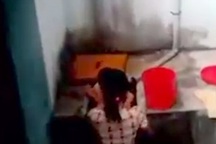 Yêu cầu báo cáo vụ trẻ mầm non bị dọa thả xuống bể nước