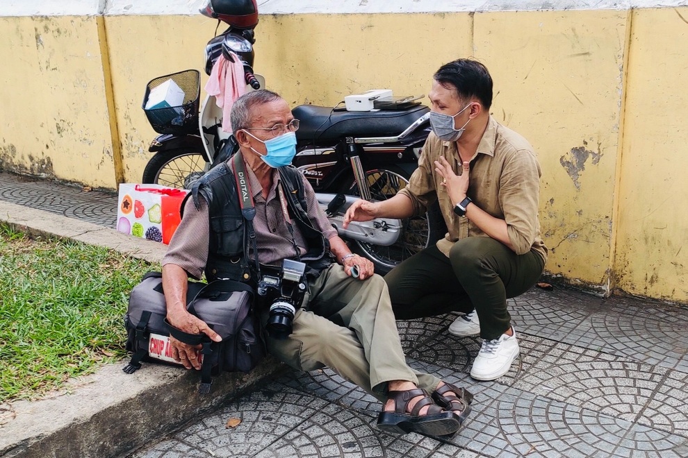Người Sài Gòn trong cơn bĩ cực vẫn yêu thương, đùm bọc nhau - 1 Người Sài Gòn trong cơn bĩ cực vẫn yêu thương, đùm bọc nhau - 1