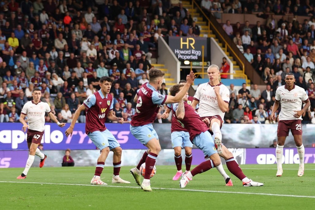 Haaland lập cú đúp, Man City đè bẹp Burnley - 2 Haaland lập cú đúp, Man City đè bẹp Burnley - 2