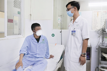 TPHCM: Uống rượu tại nhà dịp nghỉ lễ, 1 người chết, 2 người nguy kịch