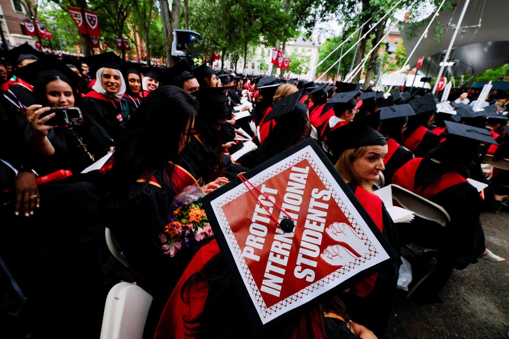 Chiến thắng quan trọng của Harvard trong cuộc đối đầu với Chính phủ Mỹ - 1 Chiến thắng quan trọng của Harvard trong cuộc đối đầu với Chính phủ Mỹ - 1