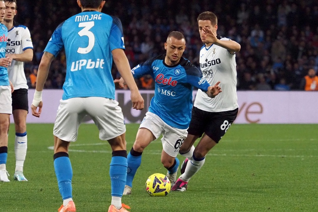 Hơn Inter 18 điểm, Napoli tiến sát chức vô địch Serie A - 1 Hơn Inter 18 điểm, Napoli tiến sát chức vô địch Serie A - 1