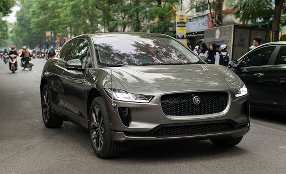 Xe sang Rolls-Royce, Bentley, Land Rover sẽ được bỏ thuế nhập vào Việt Nam - 5 Xe sang Rolls-Royce, Bentley, Land Rover sẽ được bỏ thuế nhập vào Việt Nam - 5
