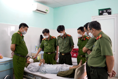 Bỏ chạy sau vi phạm giao thông, dùng súng bắn trọng thương cảnh sát