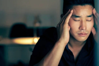 Cô hàng xóm hẹn gặp, chìa ra tờ giấy khiến tôi chết lặng