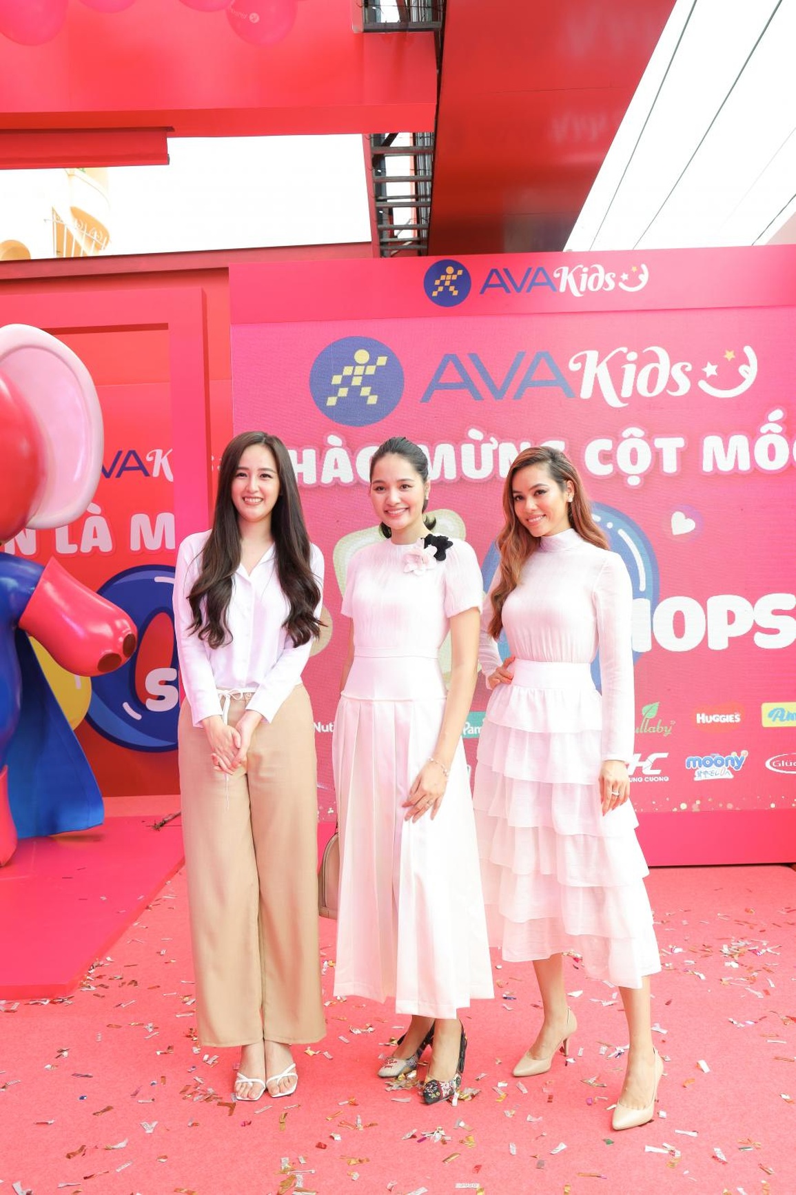 Hoàng My, Hương Giang vui mừng với tài trợ khủng của AVAKids cho các em hở hàm ếch - 3 Hoàng My, Hương Giang vui mừng với tài trợ khủng của AVAKids cho các em hở hàm ếch - 3