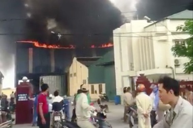 Cháy lớn tại Công ty thiết bị điện Tiền Hải