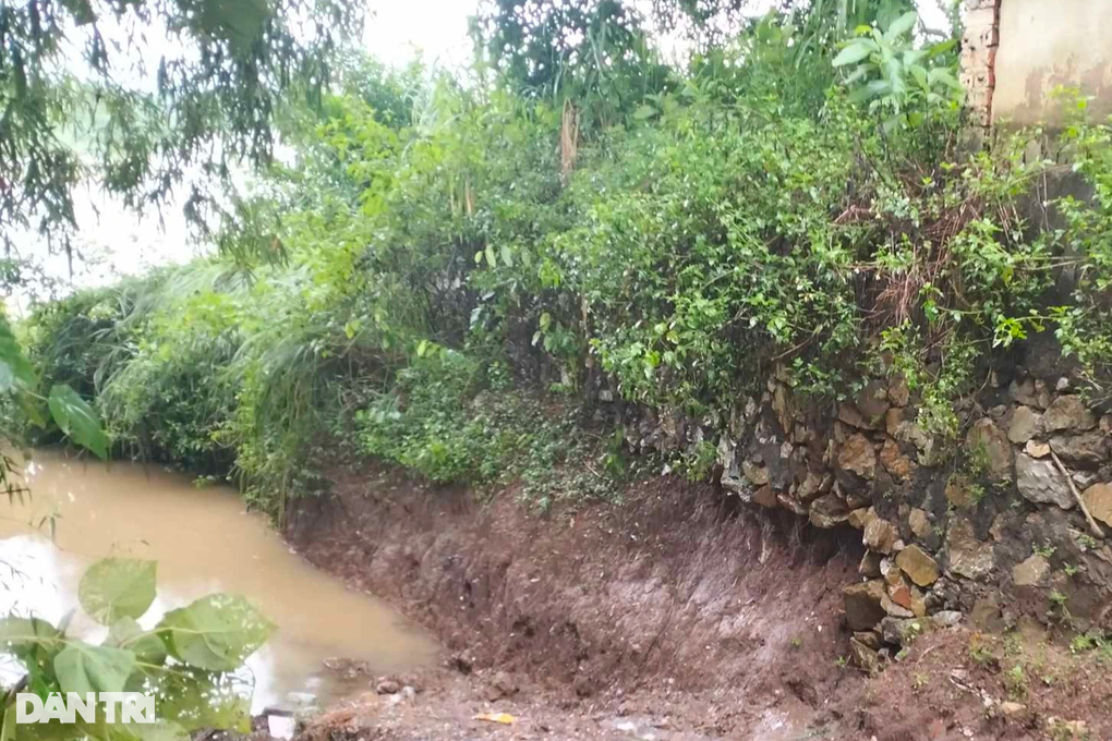 Sạt lở nghiêm trọng do lũ, Thanh Hóa công bố tình huống khẩn cấp - 3 Sạt lở nghiêm trọng do lũ, Thanh Hóa công bố tình huống khẩn cấp - 3